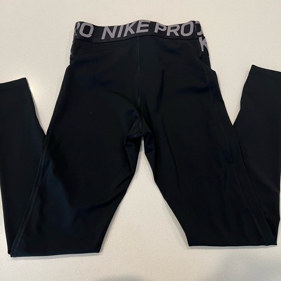 Nike Pro leggings with detail in low back legs - Picture 3 of 4